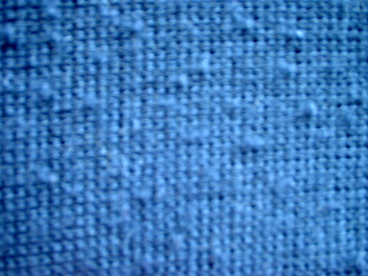 Close-up van breigoed met kleine harde bolletjes op het oppervlak